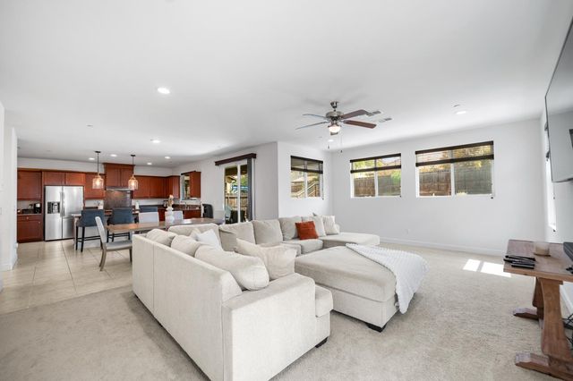 563 Mesa Drive S, Madera, CA 93636