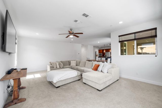 563 Mesa Drive S, Madera, CA 93636