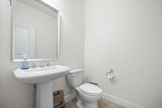 563 Mesa Drive S, Madera, CA 93636