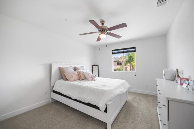 563 Mesa Drive S, Madera, CA 93636