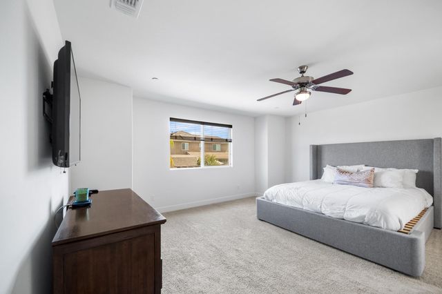 563 Mesa Drive S, Madera, CA 93636