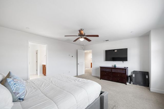 563 Mesa Drive S, Madera, CA 93636