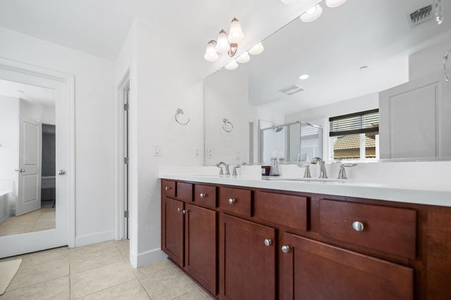 563 Mesa Drive S, Madera, CA 93636