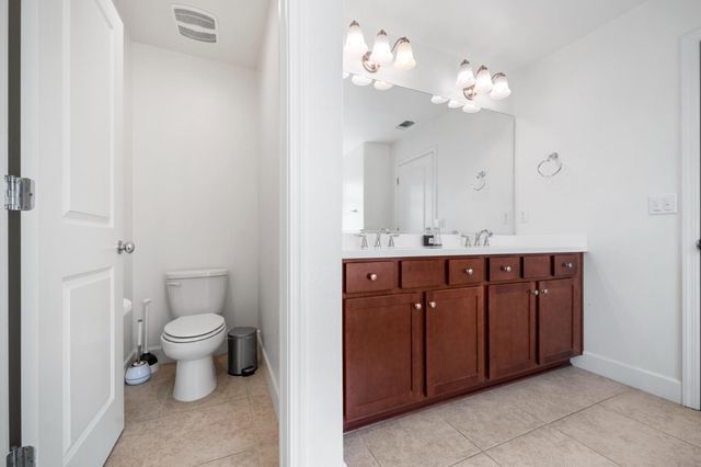 563 Mesa Drive S, Madera, CA 93636