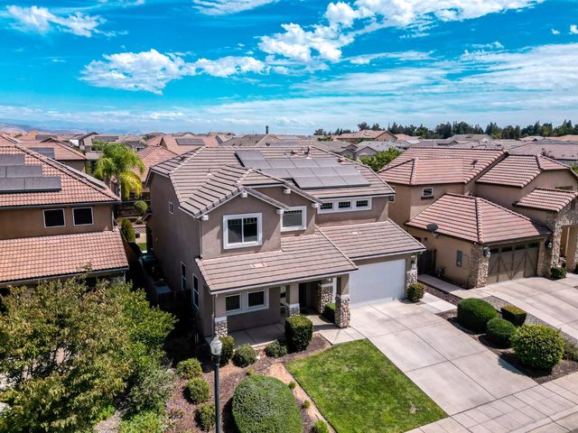 563 Mesa Drive S, Madera, CA 93636