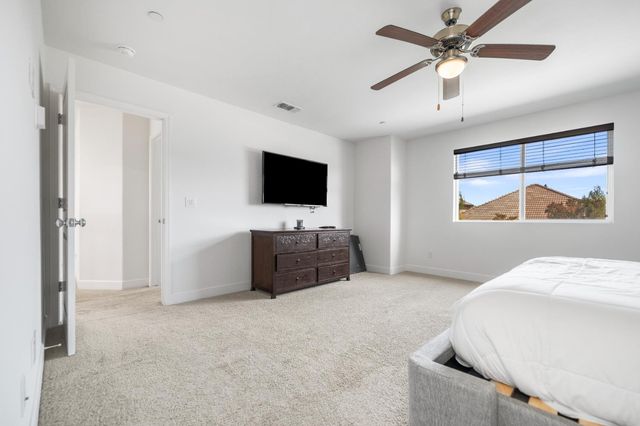 563 Mesa Drive S, Madera, CA 93636