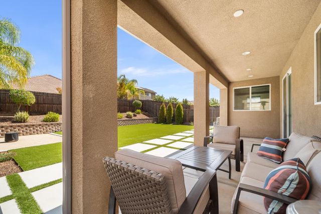 563 Mesa Drive S, Madera, CA 93636