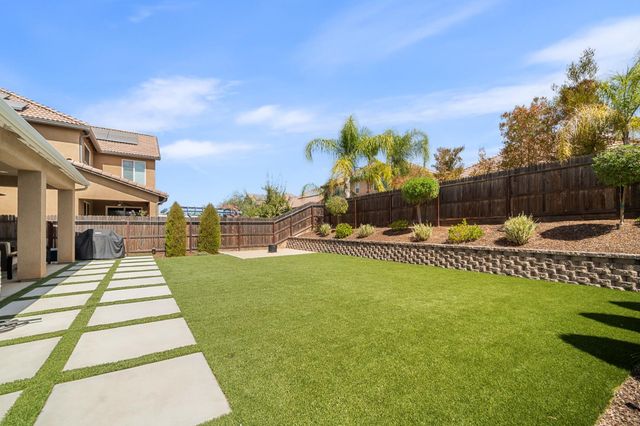 563 Mesa Drive S, Madera, CA 93636