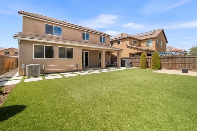 563 Mesa Drive S, Madera, CA 93636