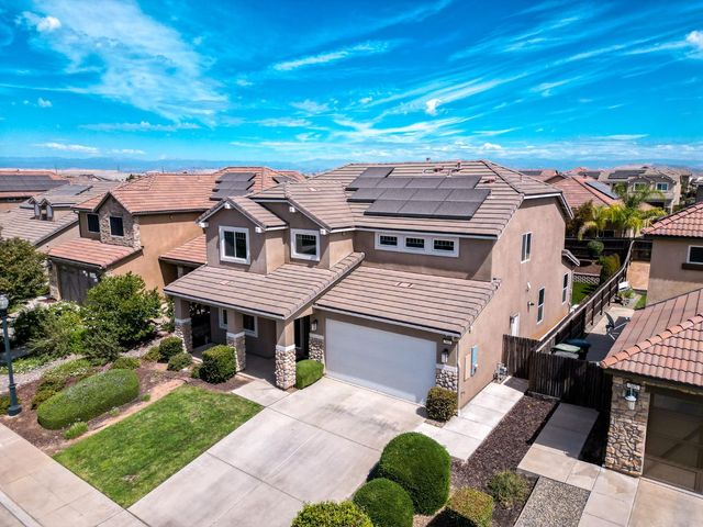 563 Mesa Drive S, Madera, CA 93636