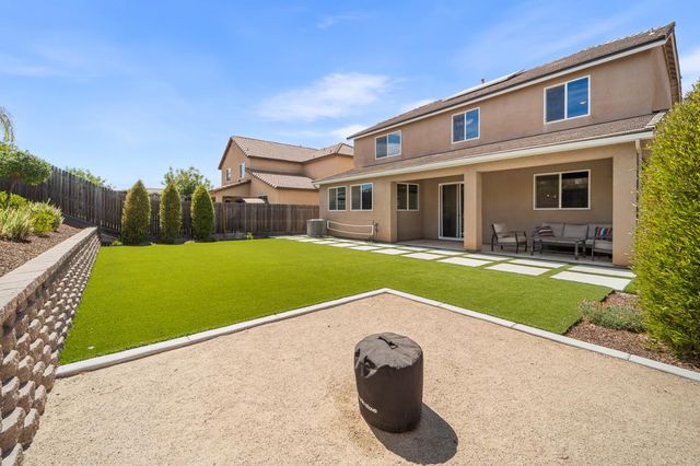 563 Mesa Drive S, Madera, CA 93636