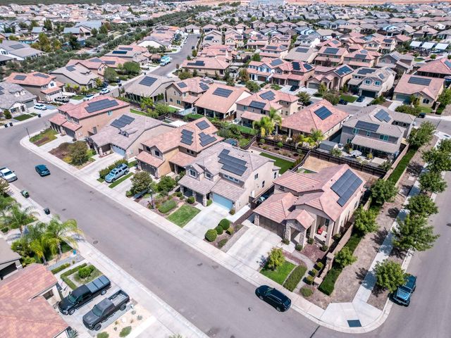 563 Mesa Drive S, Madera, CA 93636