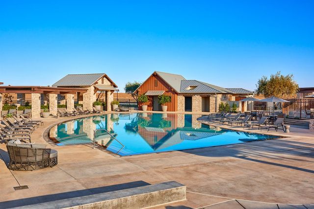 563 Mesa Drive S, Madera, CA 93636