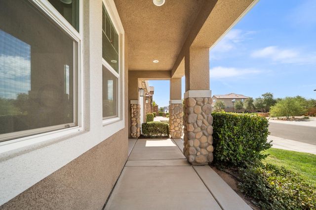 563 Mesa Drive S, Madera, CA 93636