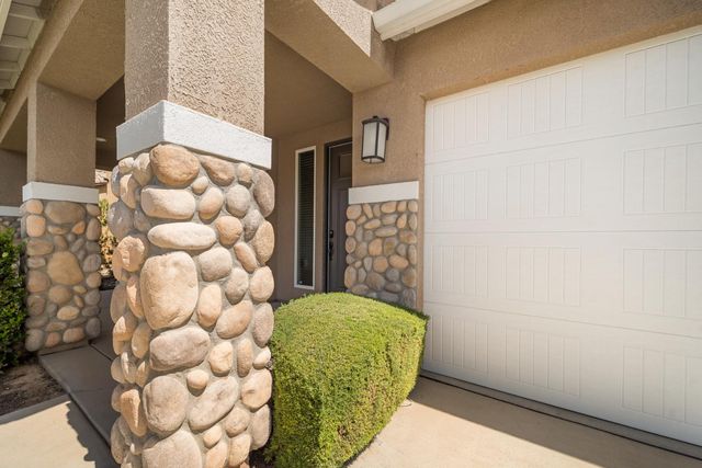 563 Mesa Drive S, Madera, CA 93636