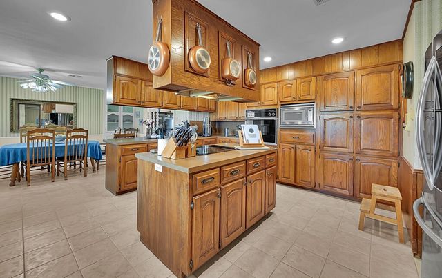 2166 Greig Drive, Robinson, TX 76706