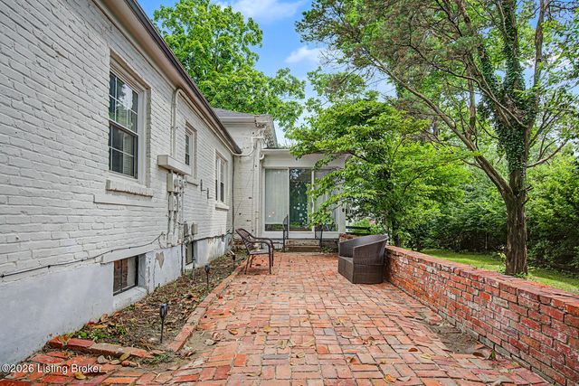 3606 College Dr, Jeffersontown, KY 40299