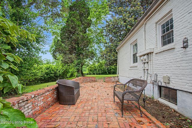 3606 College Dr, Jeffersontown, KY 40299