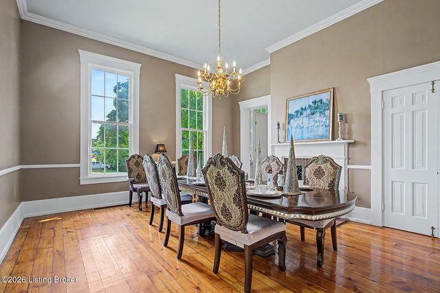 3606 College Dr, Jeffersontown, KY 40299