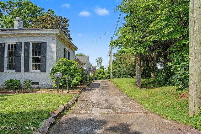 3606 College Dr, Jeffersontown, KY 40299