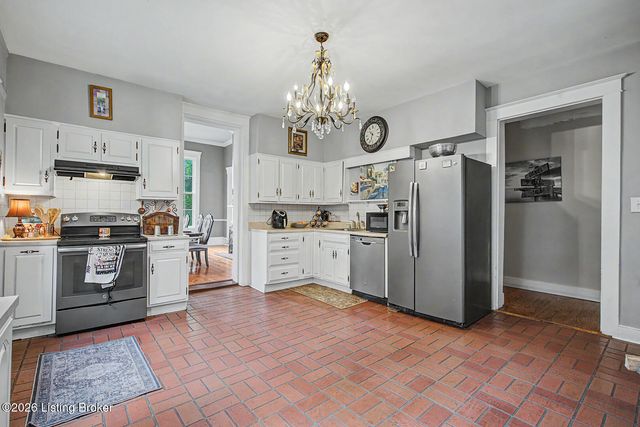 3606 College Dr, Jeffersontown, KY 40299