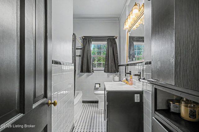 3606 College Dr, Jeffersontown, KY 40299