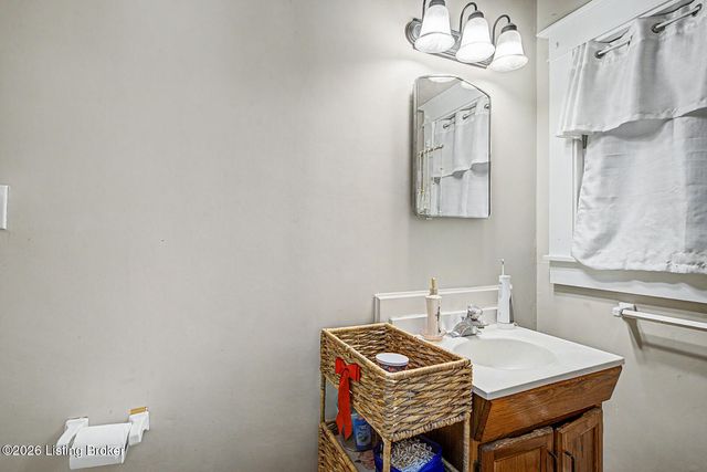 3606 College Dr, Jeffersontown, KY 40299