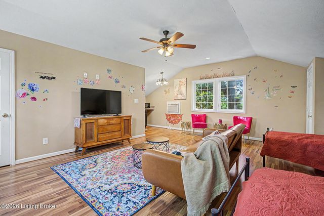 3606 College Dr, Jeffersontown, KY 40299