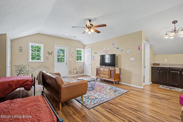 3606 College Dr, Jeffersontown, KY 40299