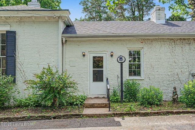 3606 College Dr, Jeffersontown, KY 40299