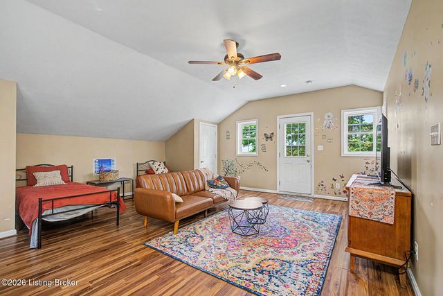 3606 College Dr, Jeffersontown, KY 40299