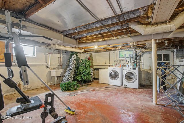 3606 College Dr, Jeffersontown, KY 40299