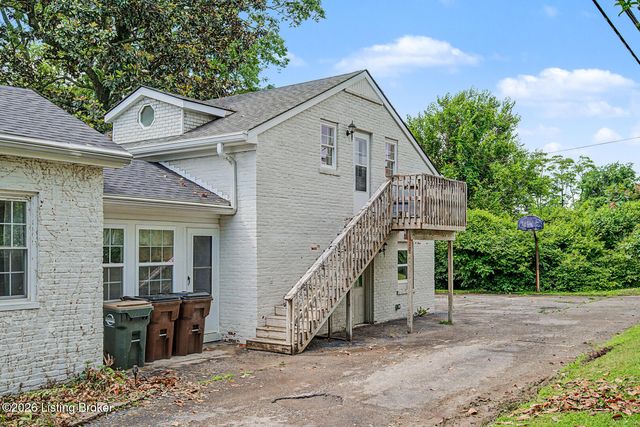 3606 College Dr, Jeffersontown, KY 40299