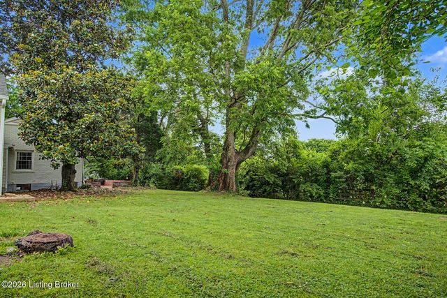 3606 College Dr, Jeffersontown, KY 40299