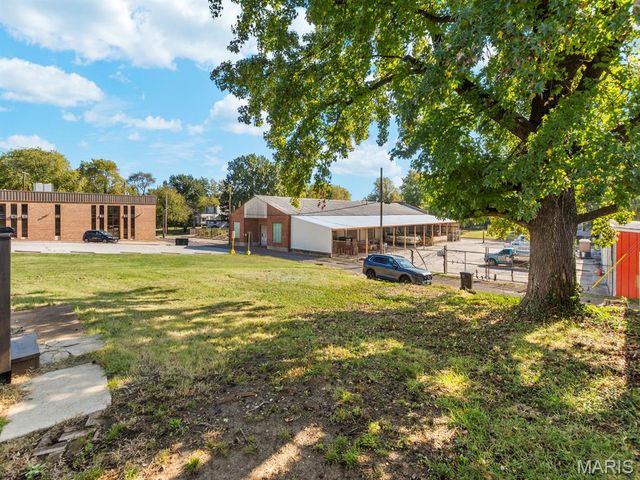 406 Lebanon Avenue, Belleville, IL 62220