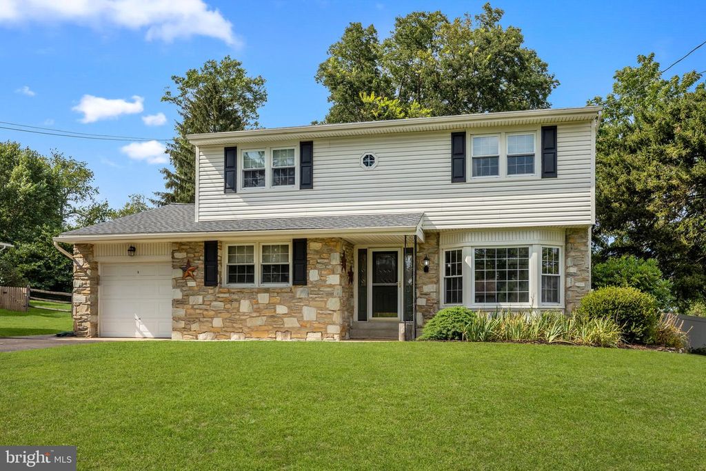 12 UPTON LN, Yardley, PA 19067