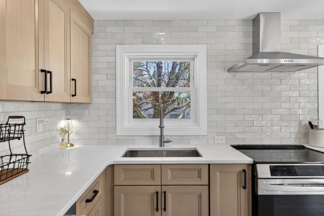 3 Pinewood Drive, Merrimack, NH 03054