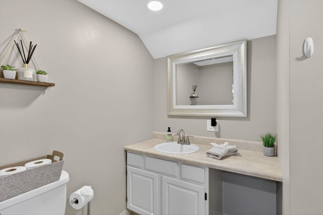 3 Pinewood Drive, Merrimack, NH 03054