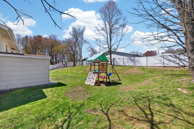 3 Pinewood Drive, Merrimack, NH 03054