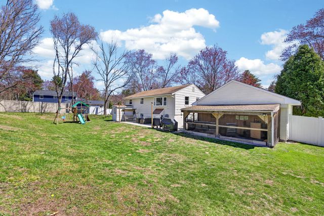 3 Pinewood Drive, Merrimack, NH 03054