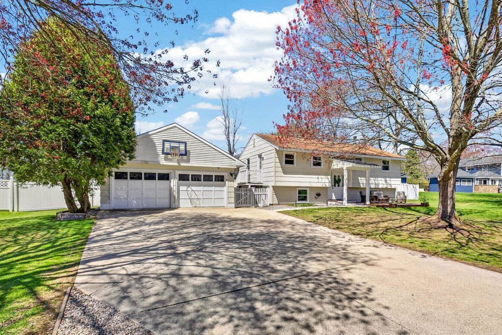 3 Pinewood Drive, Merrimack, NH 03054