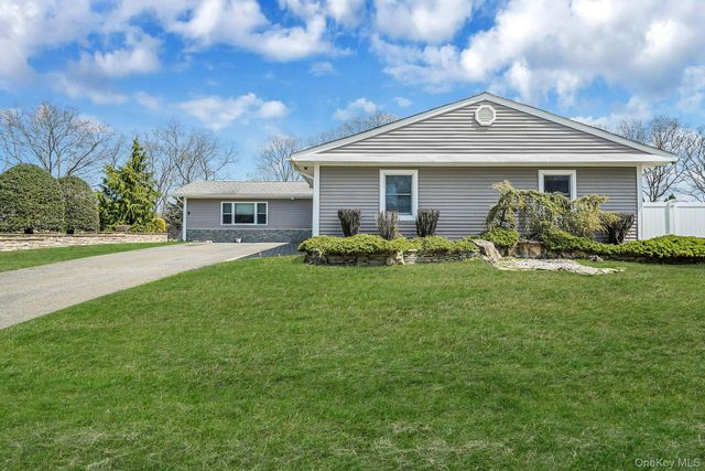 5 Whinstone Street, Coram, NY 11727