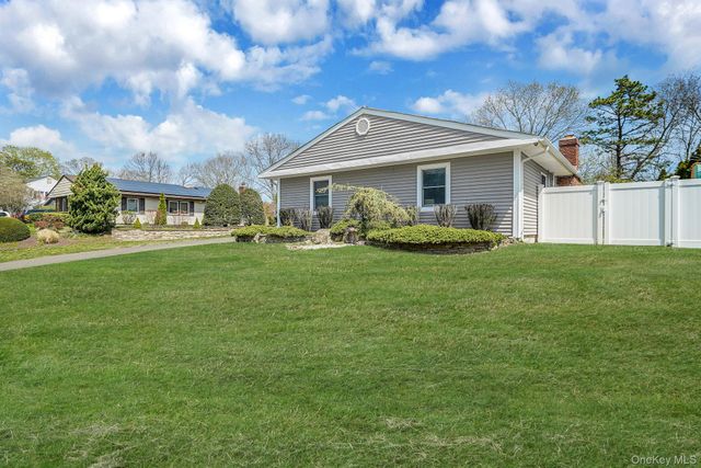 5 Whinstone Street, Coram, NY 11727