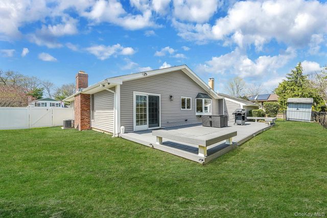 5 Whinstone Street, Coram, NY 11727