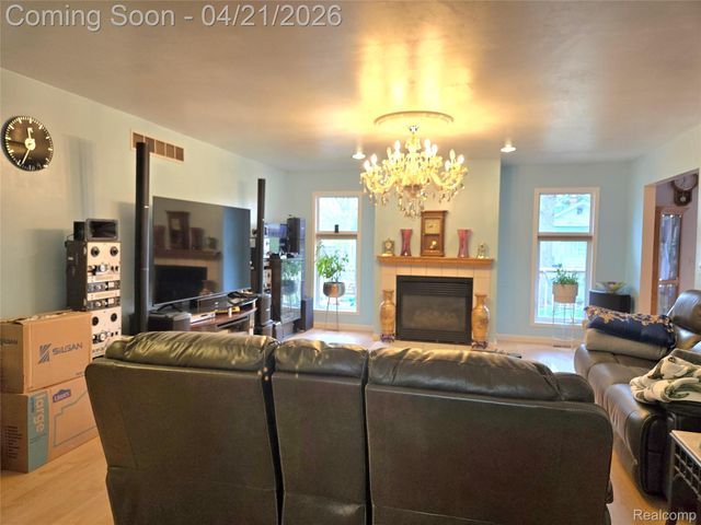 32134 Leona Street, Garden City, MI 48135