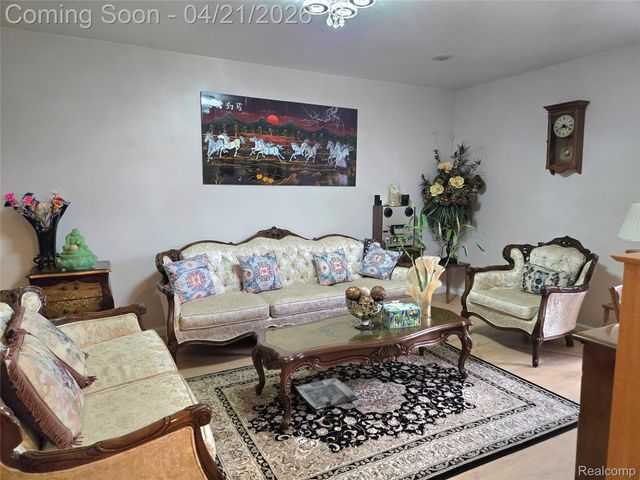32134 Leona Street, Garden City, MI 48135