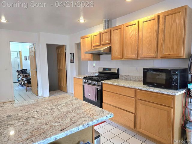 32134 Leona Street, Garden City, MI 48135
