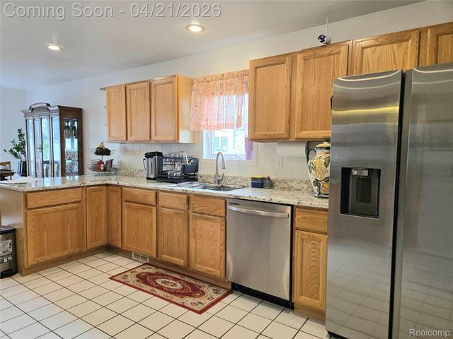 32134 Leona Street, Garden City, MI 48135