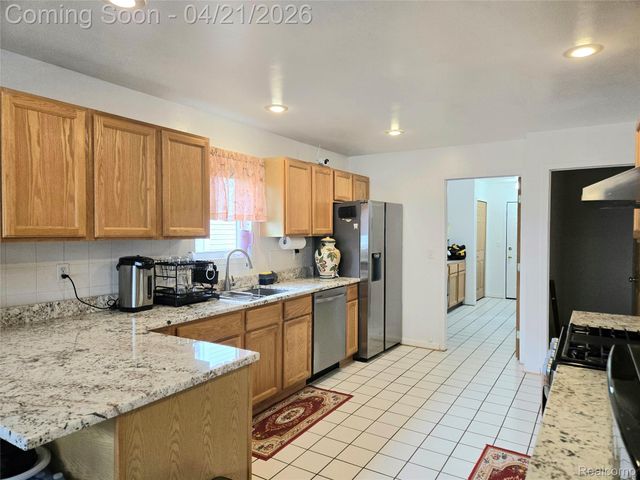 32134 Leona Street, Garden City, MI 48135