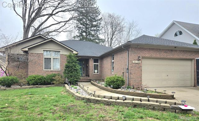32134 Leona Street, Garden City, MI 48135